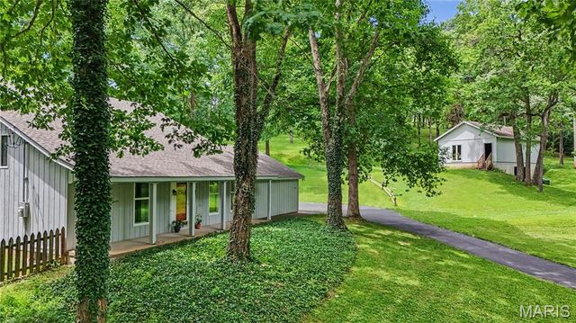4120 Charbonier Road, Florissant, MO 63031