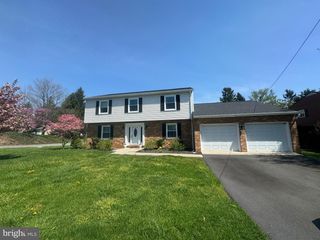 901 HILLCREST DR, Martinsburg, WV 25401