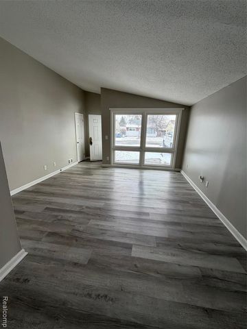 23153 Crossley Avenue, Hazel Park, MI 48030