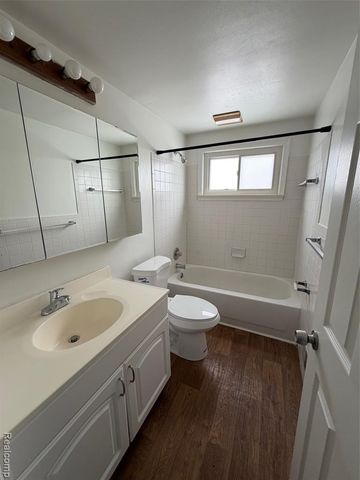 23153 Crossley Avenue, Hazel Park, MI 48030