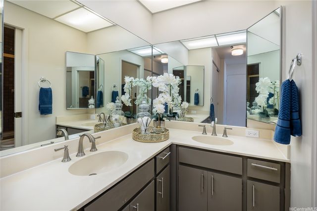 2499 Kapiolani Boulevard 3804, Honolulu, HI 96826