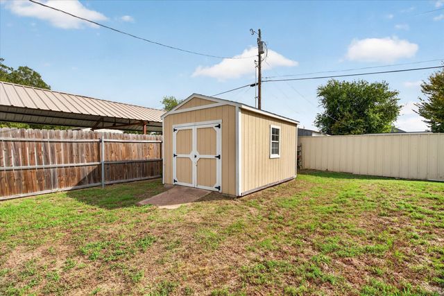 324 Pearson Lane, Azle, TX 76020
