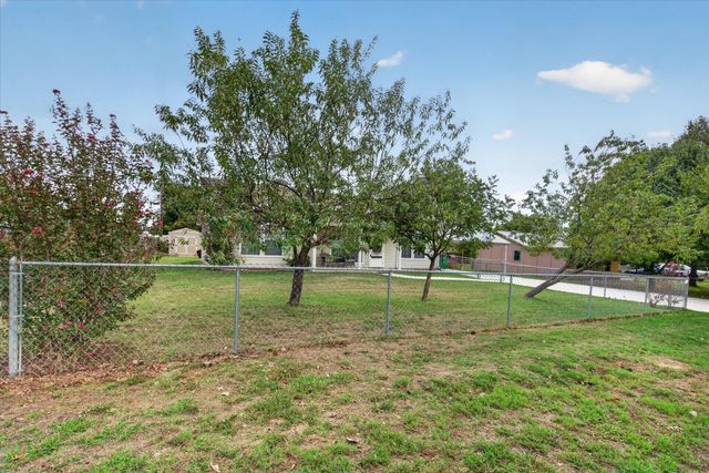 324 Pearson Lane, Azle, TX 76020