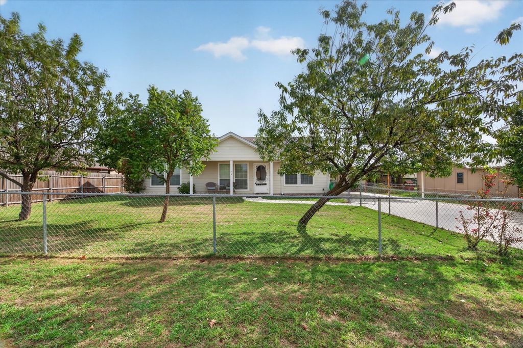 324 Pearson Lane, Azle, TX 76020