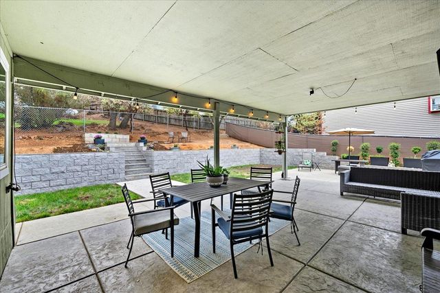 2805 Alhambra Dr, Cameron Park, CA 95682