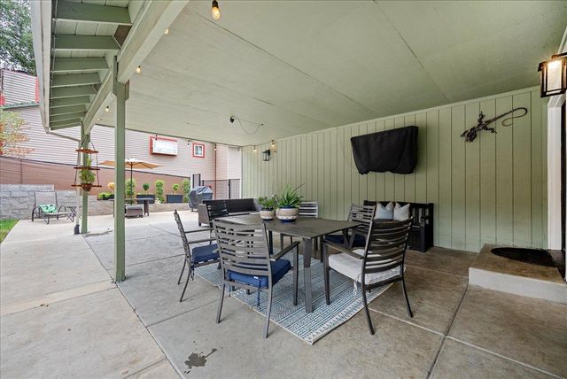 2805 Alhambra Dr, Cameron Park, CA 95682