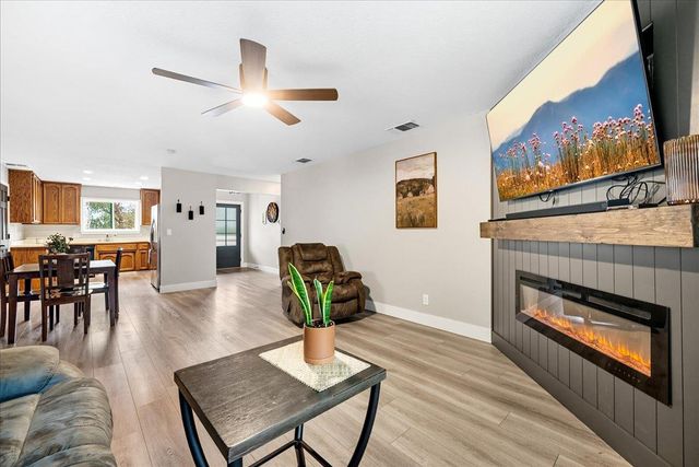 2805 Alhambra Dr, Cameron Park, CA 95682