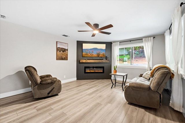 2805 Alhambra Dr, Cameron Park, CA 95682