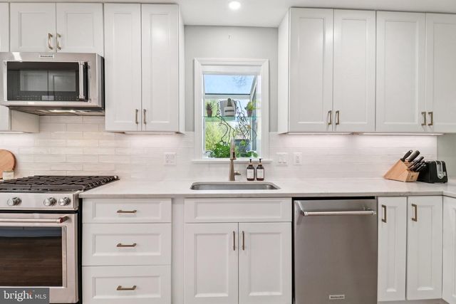 1707 GALLOWAY DR, Vienna, VA 22182