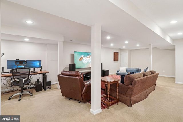 1707 GALLOWAY DR, Vienna, VA 22182