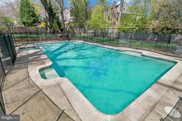 1707 GALLOWAY DR, Vienna, VA 22182