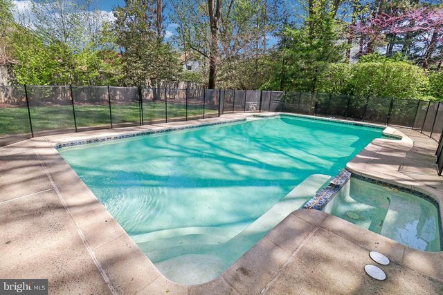 1707 GALLOWAY DR, Vienna, VA 22182