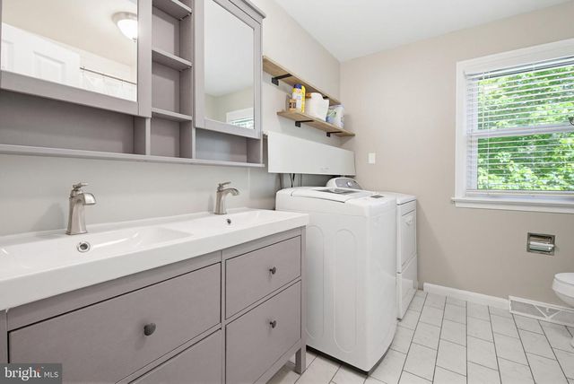 35 PINEWOOD AVE, Lititz, PA 17543