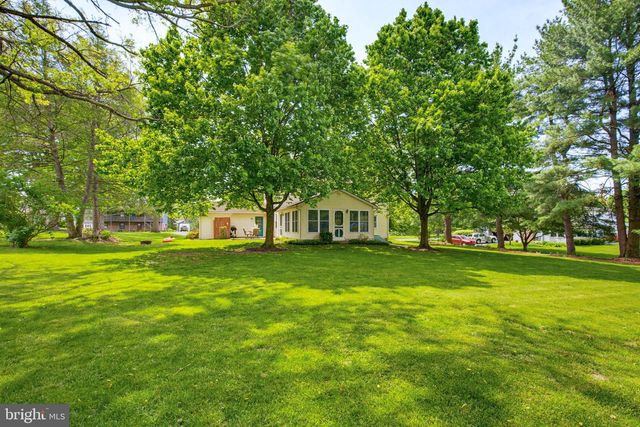35 PINEWOOD AVE, Lititz, PA 17543