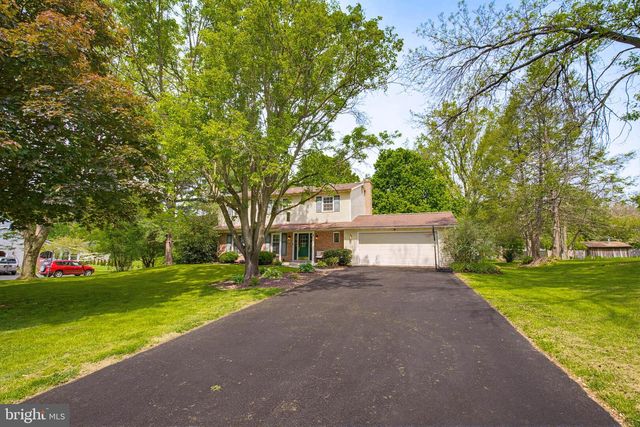 35 PINEWOOD AVE, Lititz, PA 17543