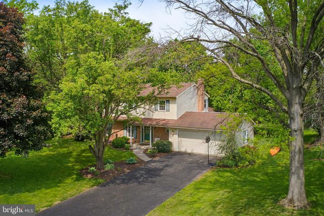 35 PINEWOOD AVE, Lititz, PA 17543