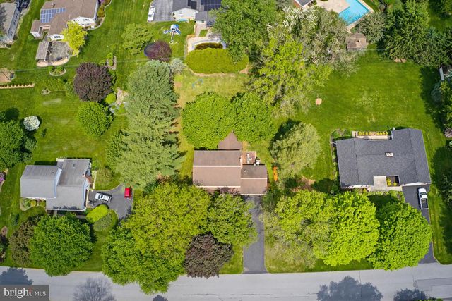 35 PINEWOOD AVE, Lititz, PA 17543