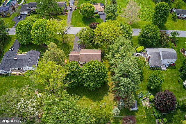 35 PINEWOOD AVE, Lititz, PA 17543
