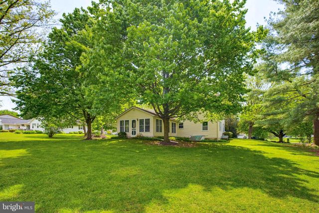 35 PINEWOOD AVE, Lititz, PA 17543