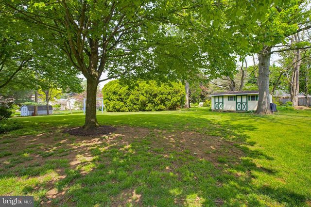 35 PINEWOOD AVE, Lititz, PA 17543