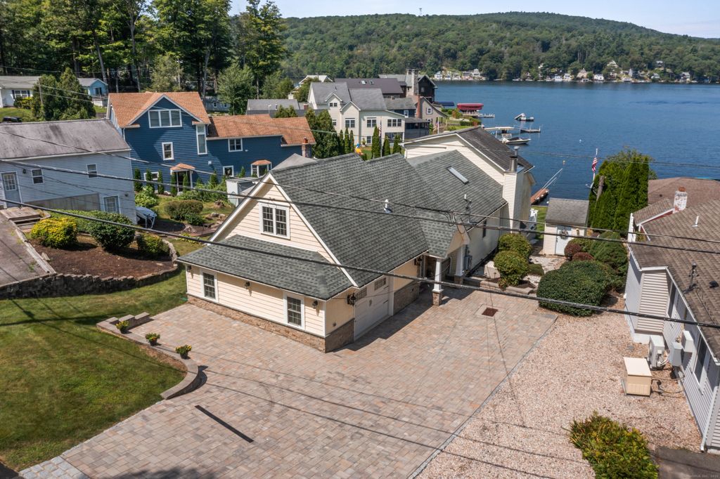 674 East Wakefield Boulevard, Winchester, CT 06098