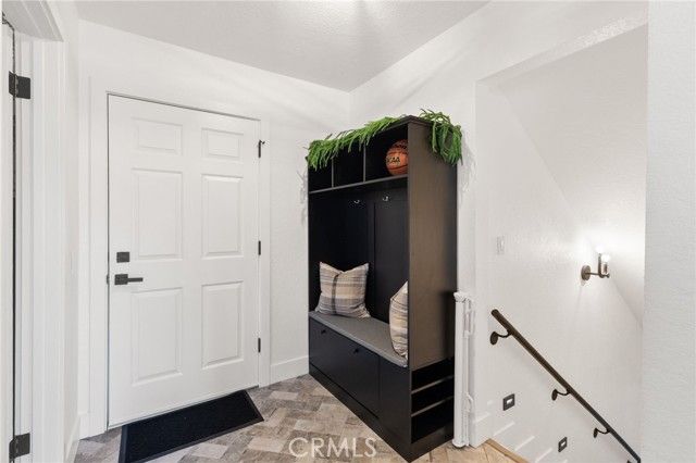 30260 Gremlin Court, Running Springs, CA 92382