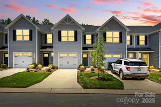 1525 39th Avenue Loop NE 4, Hickory, NC 28601