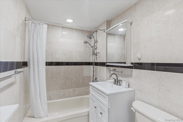 83-71 116th Street 4B, Kew Gardens, NY 11418