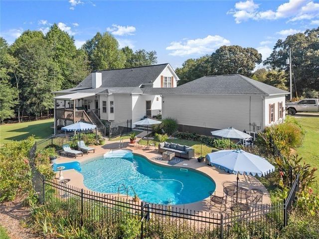 195 Sims Farm Way, Maysville, GA 30558