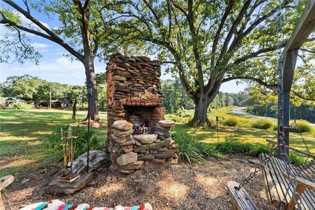 195 Sims Farm Way, Maysville, GA 30558