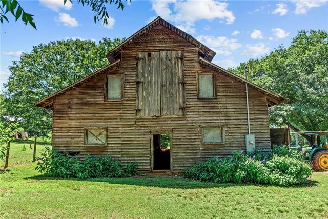 195 Sims Farm Way, Maysville, GA 30558