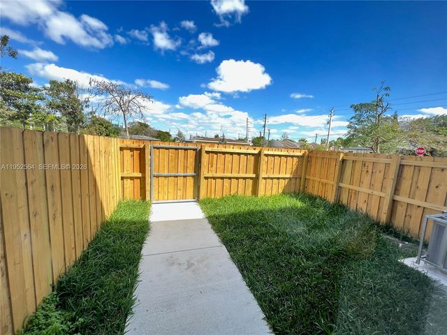 1310 NW 6th Ave E, Florida City, FL 33034