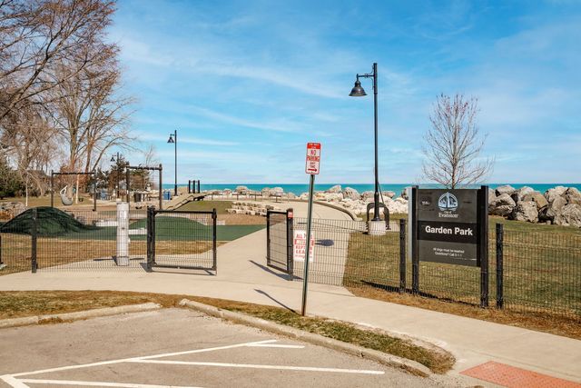 620 Sheridan Square 1, Evanston, IL 60202