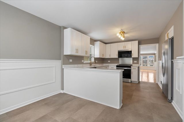 4536 W 100th Place, Oak Lawn, IL 60453