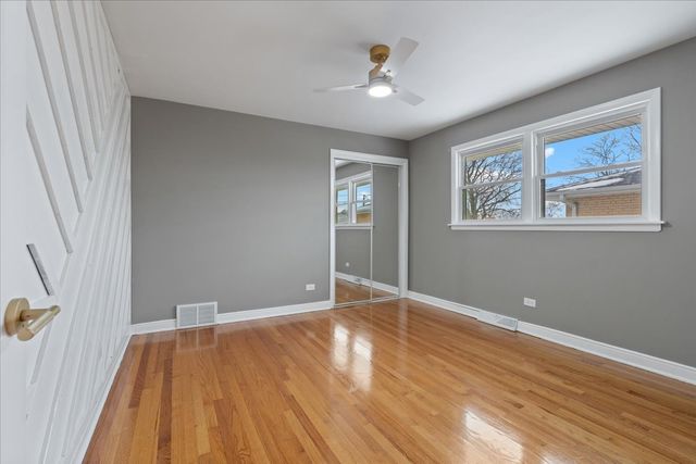 4536 W 100th Place, Oak Lawn, IL 60453