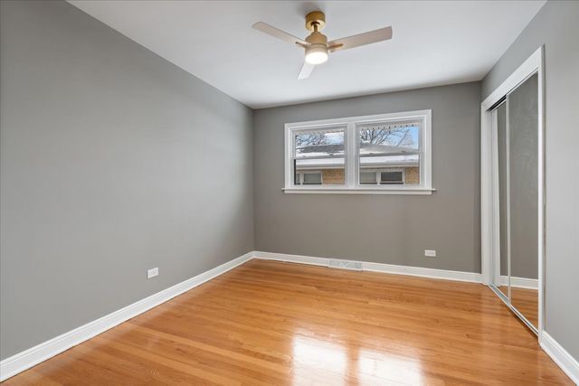 4536 W 100th Place, Oak Lawn, IL 60453