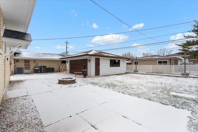 4536 W 100th Place, Oak Lawn, IL 60453