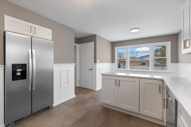 4536 W 100th Place, Oak Lawn, IL 60453