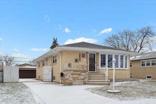 4536 W 100th Place, Oak Lawn, IL 60453