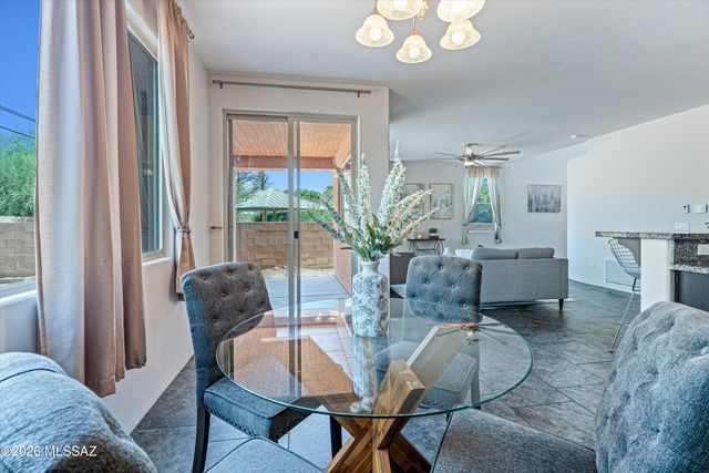 2926 W Stepping Stone Court, Tucson, AZ 85741
