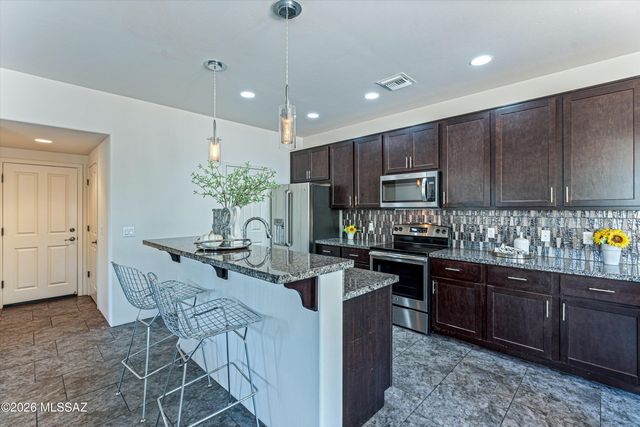 2926 W Stepping Stone Court, Tucson, AZ 85741