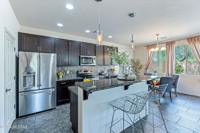 2926 W Stepping Stone Court, Tucson, AZ 85741