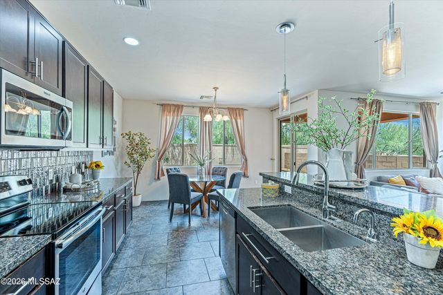 2926 W Stepping Stone Court, Tucson, AZ 85741