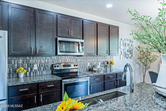 2926 W Stepping Stone Court, Tucson, AZ 85741