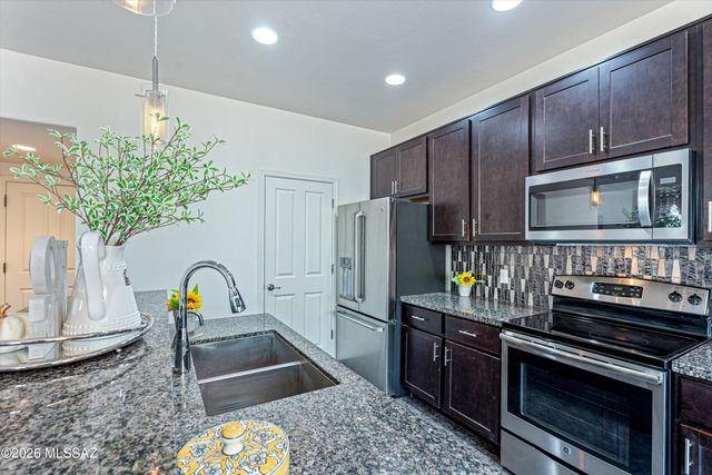 2926 W Stepping Stone Court, Tucson, AZ 85741