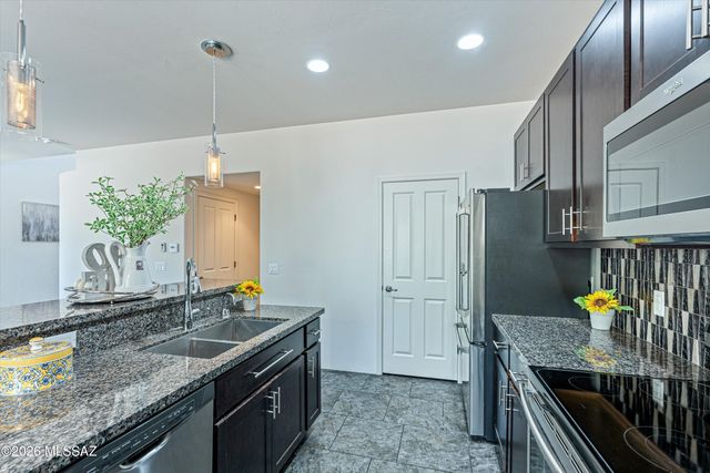 2926 W Stepping Stone Court, Tucson, AZ 85741