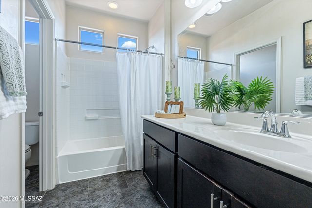 2926 W Stepping Stone Court, Tucson, AZ 85741