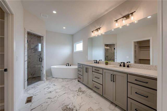 2717 NE 91st Place, Kansas City, MO 64156