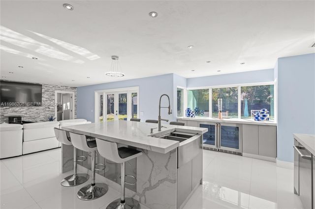 7330 SW 165th St, Palmetto Bay, FL 33157