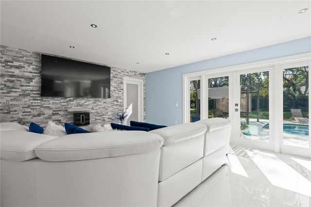 7330 SW 165th St, Palmetto Bay, FL 33157